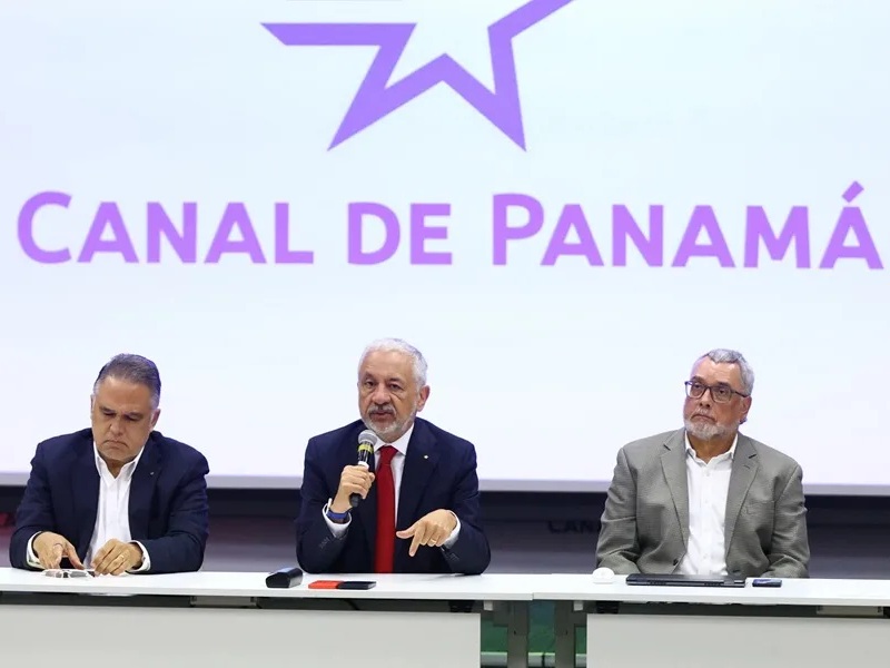 El administrador del Canal de Panamá, Ricaurte Vásquez