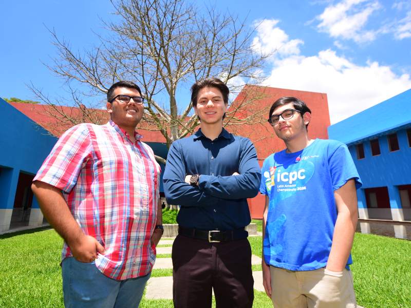 Estudiantes-ESEN-representes-El Salvador-final-latinoamericana-ICPC-universidad