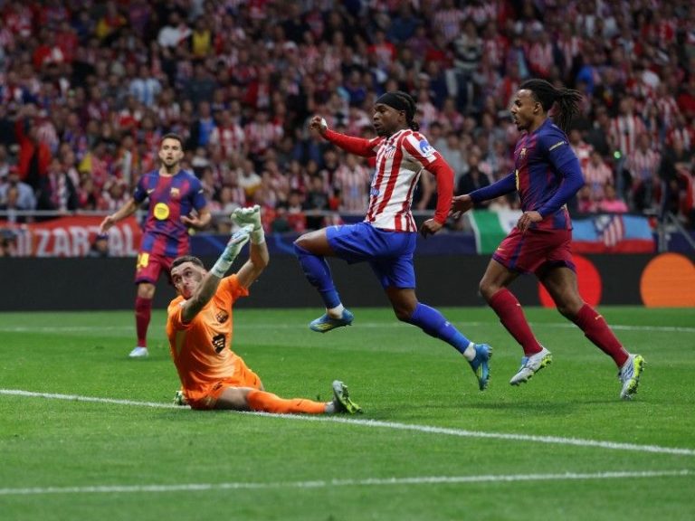 El Atlético resistió ante el Barcelona y lo eliminó en la Champions ...