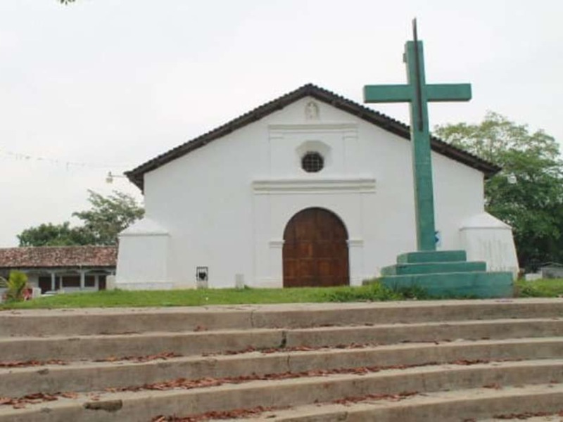 En 1564 los propios indígenas, bajo dirección franciscana, levantaron la primera ermita dedicada a San Miguel Arcángel. Esta dio paso a la estructura que actualmente se conoce, de acuerdo a ESMA. Foto EDH/Cortesía