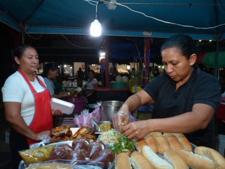 JR Mercado Nocturno Nahuizalco- Platillos- Dulces- Saldos- Pan Dulces