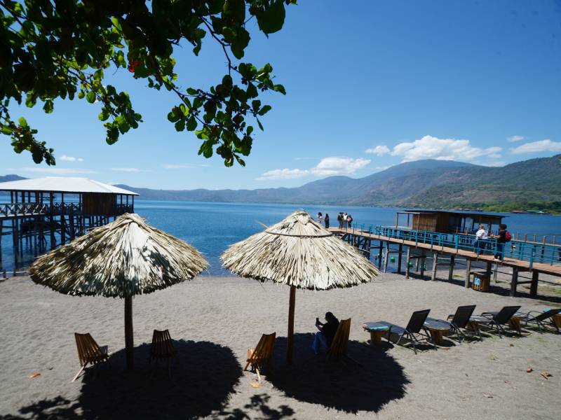 JR Simmer Down Lago Coatepeque