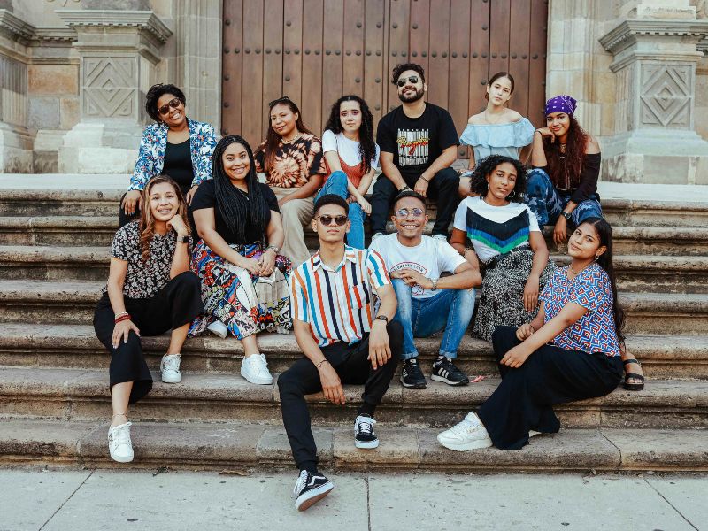 Grupo de jóvenes centroamericanos
