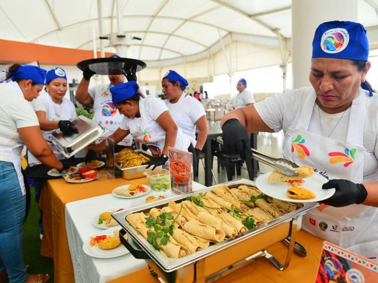 LM- Recetario- Cocina- Tradicional- El Salvador- Manos- Mujeres- Zona- Rural