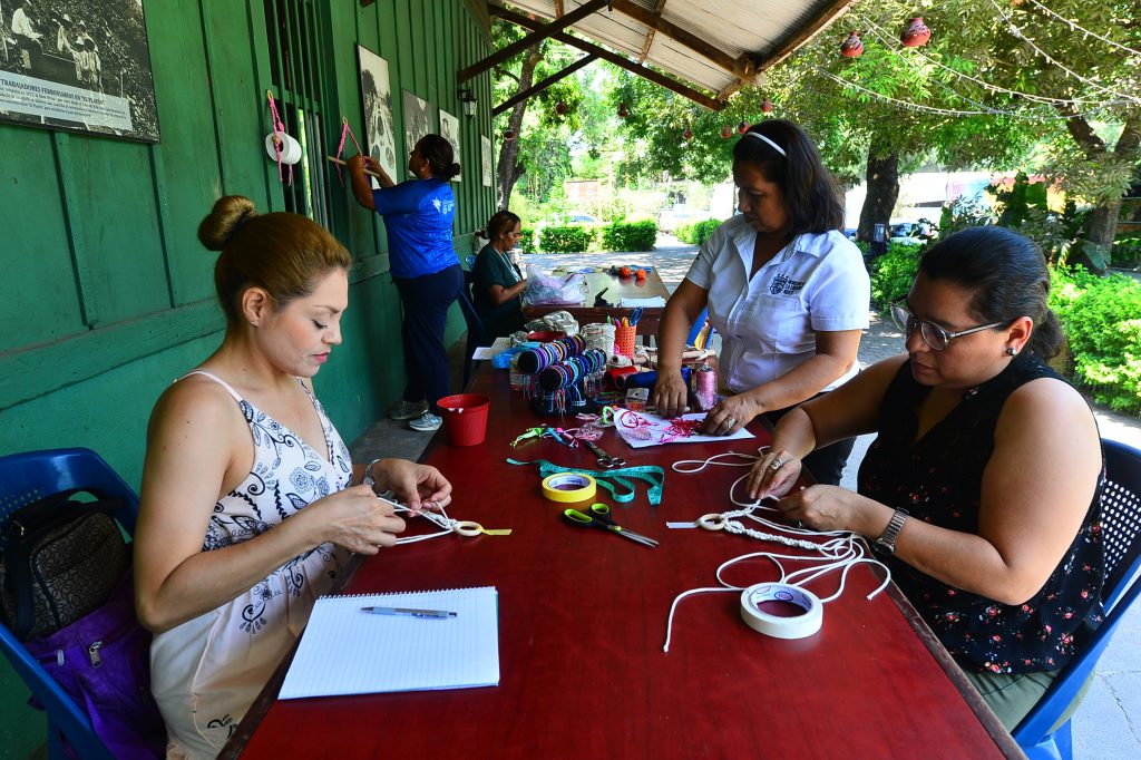 LM- Talleres de Hilos Quezaltepeque-Mujeres- Emprendedoras- Terapia