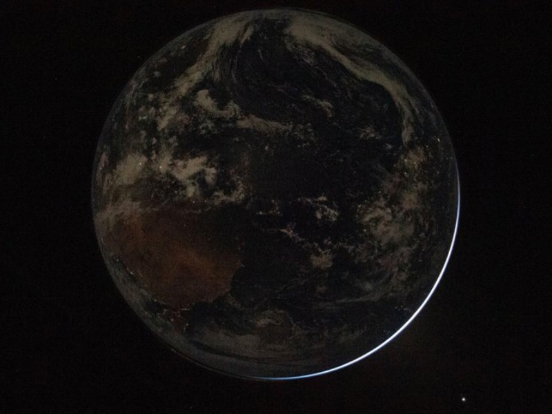 Fotografía tomada de la cuenta oficial en X de la @NASA que muestra una imagen de la Tierra tomada por la tripulación de Artemis II. La NASA publicó las primeras fotografías tomadas por la tripulación de la nave Orión que se dirige a la Luna como parte de la misión Artemis II, que busca hacer historia cuando astronautas alcancen la órbita del satélite natural en más de medio siglo. Foto EDH/EFE-@NASA