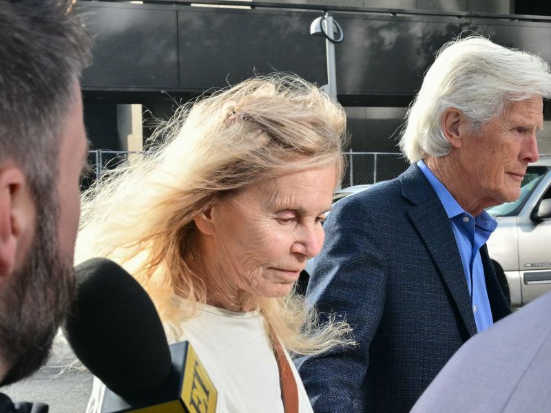 La madre de Matthew Perry, Suzanne Perry, y su padrastro, Keith Morrison