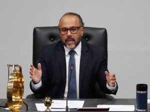 El presidente del Congreso de El Salvador, Ernesto Castro