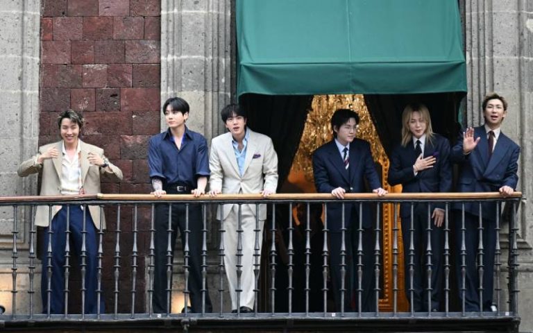 BTS- México-Grupo- Surcoreano- K-pop- Fans- Balcón- Zócalo
