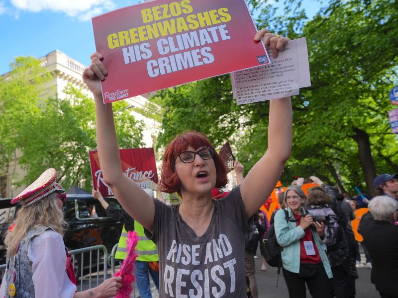 Manifestantes contra la MET Gala 2026