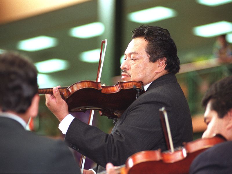 Violinista tecleño Maximiliano Hernán Martínez