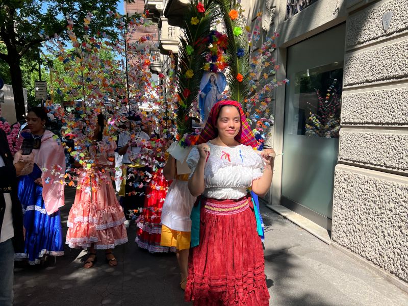 Salvadoreños en Milán celebran "La Fiesta de las Flores y las Palmas" de Panchimalco