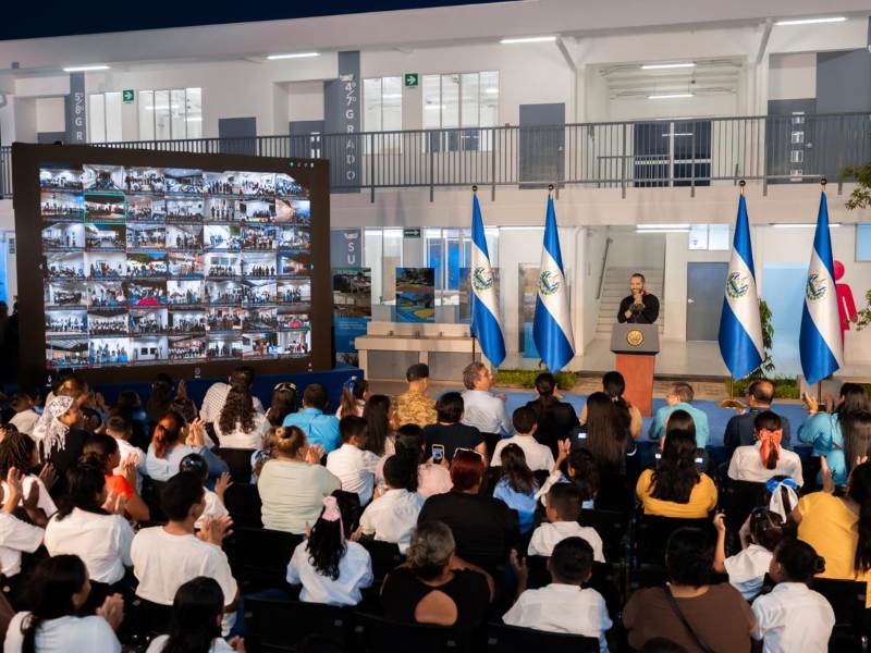 Las 70 escuelas inauguradas por el presidente Bukele representan una inversión de más de $68 millones de dólares, beneficiando a más de 6,000 estudiantes. Foto EDH/Cortesía