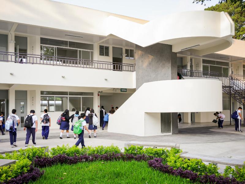 La funcionaria destacó durante la entrevista la transformación que han tenido los centros educativos del país, desde su infraestructura hasta la capacitación de los maestros. Foto EDH/Cortesía Secretaría de Prensa de la Presidencia