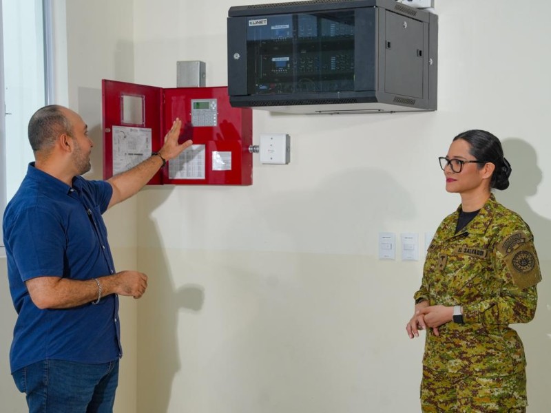 El recorrido por la institución permitió conocer el sistema de alerta ante cualquier emergencia. Foto EDH/Cortesía Secretaría de Prensa de la Presidencia
