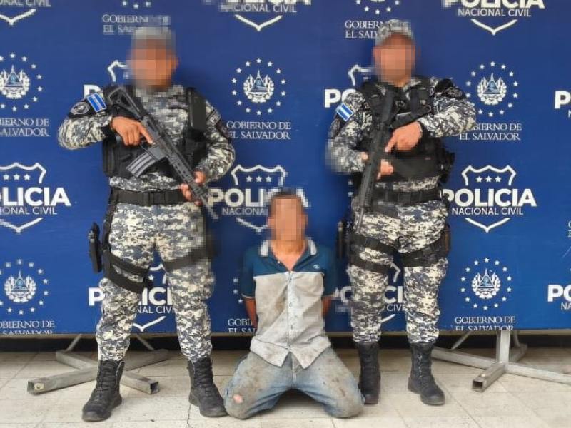El hombre deberá de enfrentar la audiencia inicial para determinar si continúa bajo arresto. Foto EDH/Cortesía