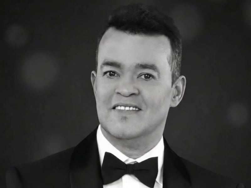 Cantante dominicano Alex Bueno