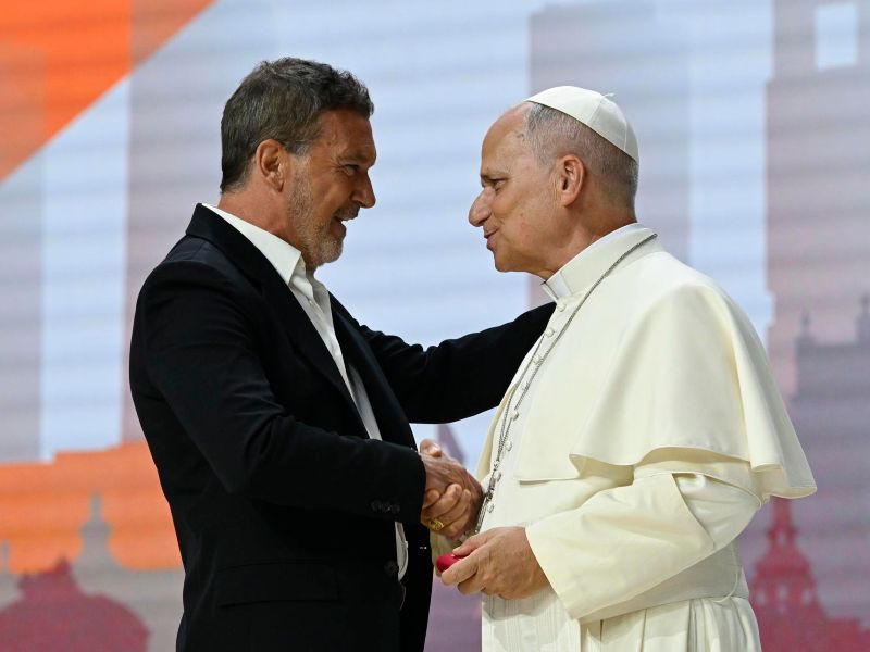 Antonio Banderas con el papa León XIV en Madrid