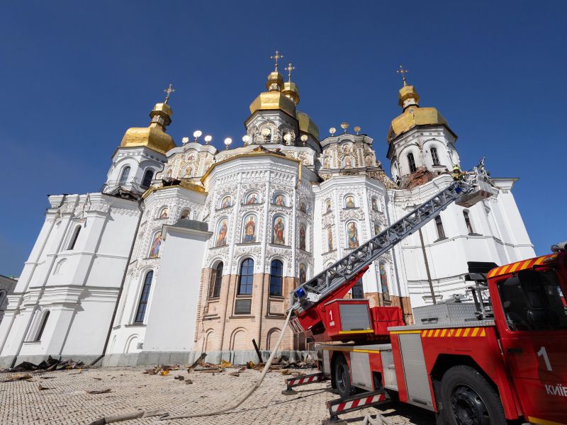 Destrucción en la catedral de la Dormición en Kiev