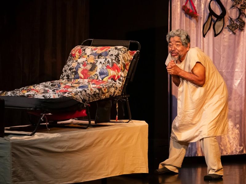 Puesta en escena "El hombre más viejo del mundo"