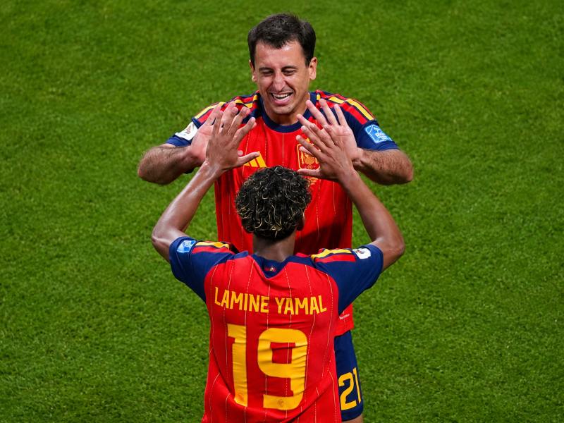 Epaña-selección-mundial-mikel-oyarzabal-lamine-yamal (2)
