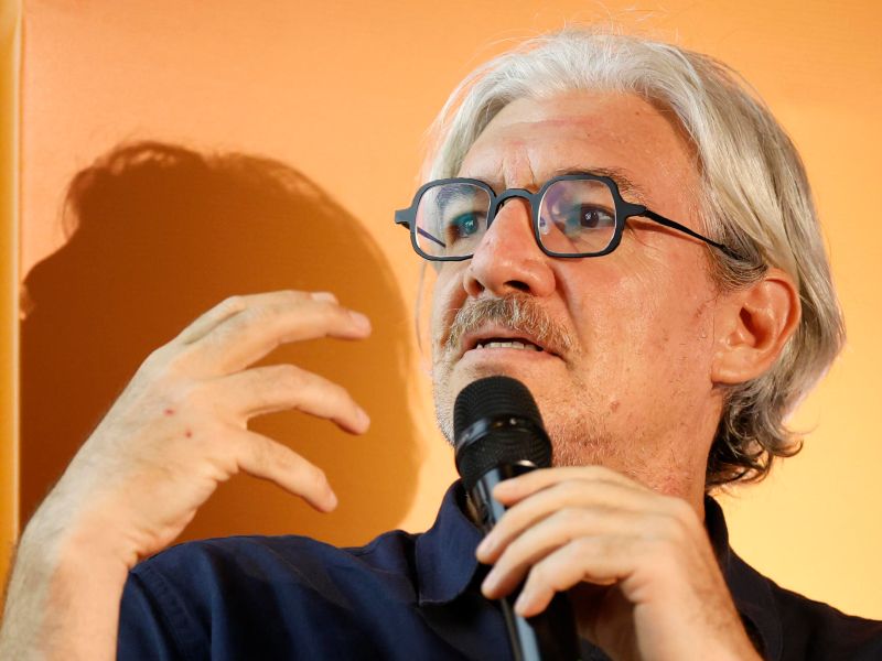 Escritor mexicano, Emiliano Monge