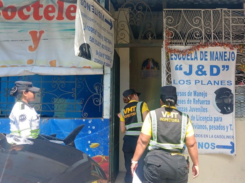 Cierran escuela de manejo