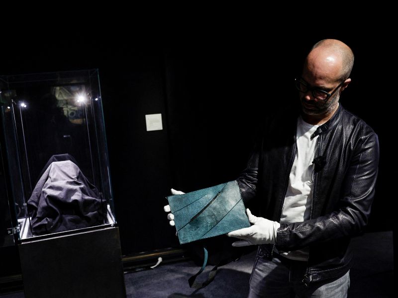 Bolso de piel de T Rex en subasta fue un fracaso