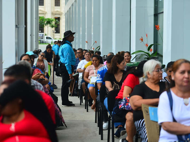 Fachada exterior del Nuevo Hospital Nacional Rosales inaugurado en El Salvador