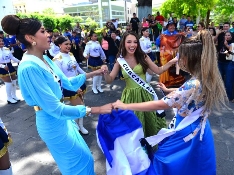 LM-Candidata- Miss Universo- Centro Histórico- Publico- Fotos- Videos