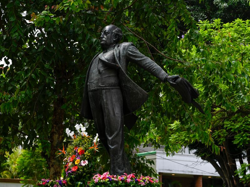 Repatrian restos del nobel de Literatura guatemalteco Miguel Ángel Asturias