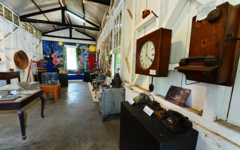 Museo de Ferrocarril- Maquinaria- Mesas- Herramientas- Quezaltepeque