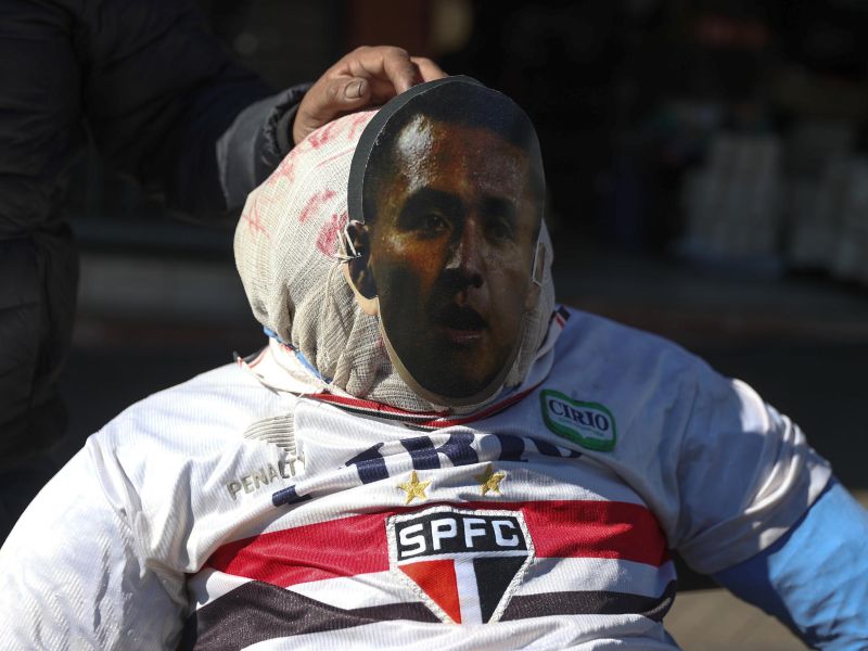 Muñeco de Judas Kai con el rostro de Iván Barton en Paraguay