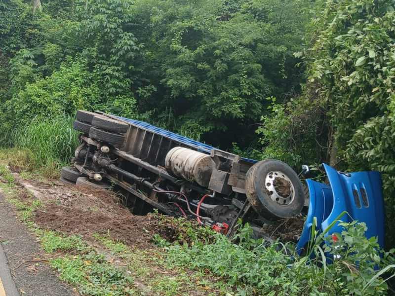 El accidente ocurrió, presuntamente, por una velocidad inadecuada. Foto EDH/Cortesía