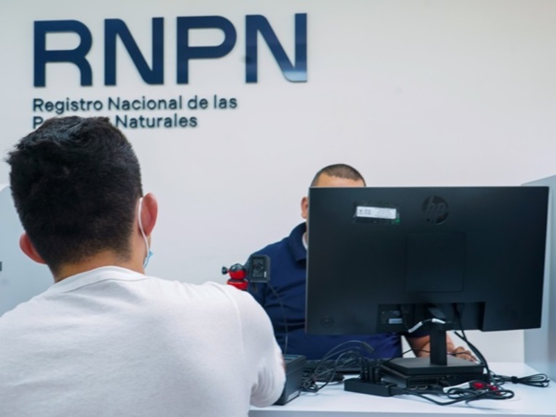 Las alcaldías de El Salvador dejarán de otorgar partidas auténticas y certificaciones extractadas de partidas de nacimiento, matrimonio y defunción. Dichos servicios serán brindados por el RNPN. Foto EDH/Archivo.