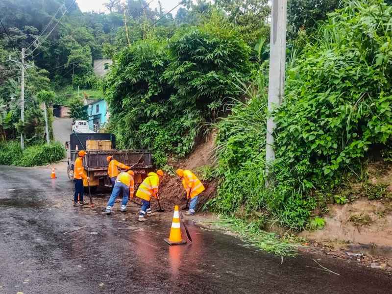 El país ha registrado varios deslizamiento debido a la tormenta tropical Cristina. Foto EDH/Cortesía