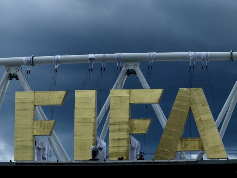 fifa logo contrato futbolistas futbol profesional correctamente excelente el diario de hoy robbie ruud 01