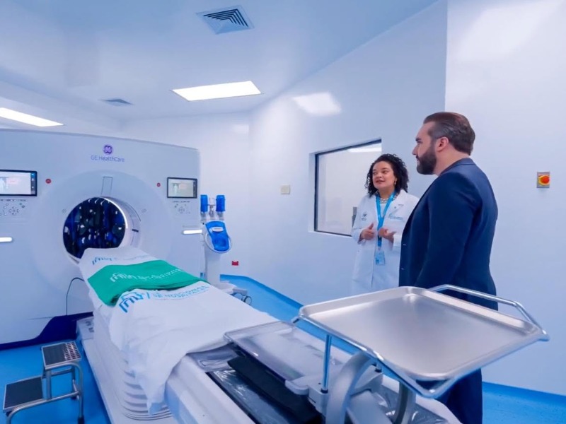 El presidente de El Salvador, Nayib Bukele, dijo que para el funcionamiento del Nuevo Hospital Rosales contrataron a 3,200 profesionales, entre ellos 200 extranjeros. Foto EDH/Cortesía