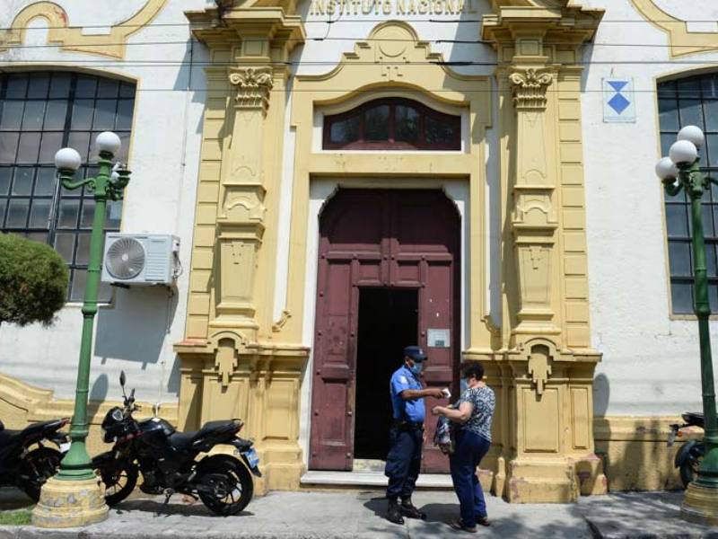 La alcaldía de San Salvador Centro dejó de prestar, desde hoy, el servicio de inscripciones provenientes del exterior. Foto EDH/Archivo