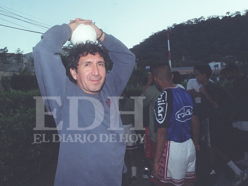 san salvador futbol club el salvador jorge magico gonzalez inedito recuerdo memoria robbie ruud 05