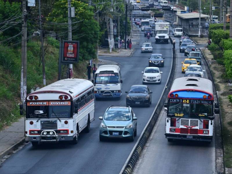 El transporte público de pasajeros ha ido en descenso en los últimos años. Foto EDH/Cortesía