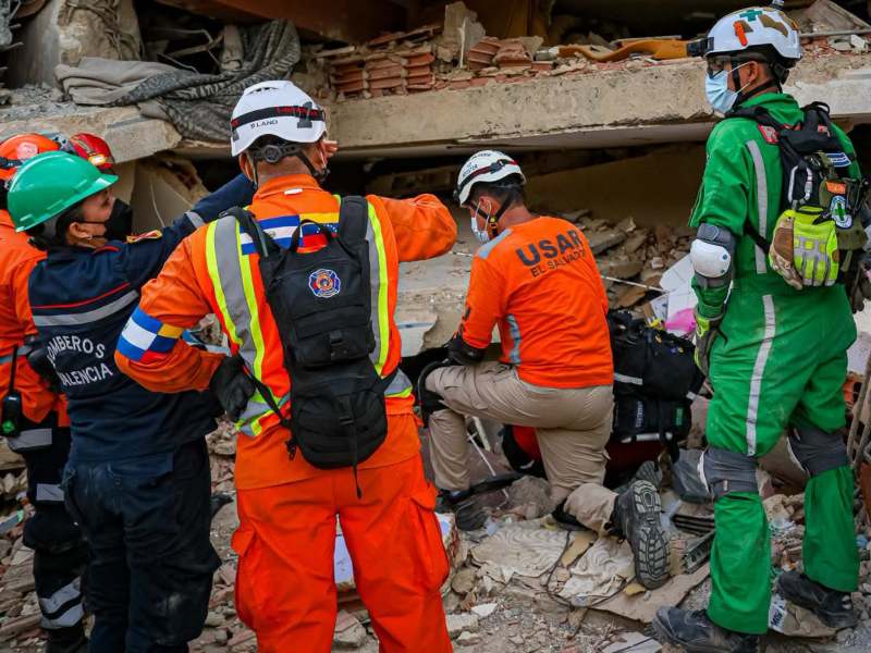 El Salvador fue uno de los primeros países que llegó a Venezuela para asistir en la emergencia provocada por los terremotos. Foto EDH/Cortesía