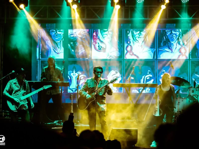 Grupo guatemalteco Alux Nahual en concierto