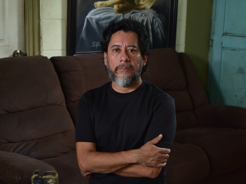 Artista visual salvadoreño Óscar Pérez Méndez