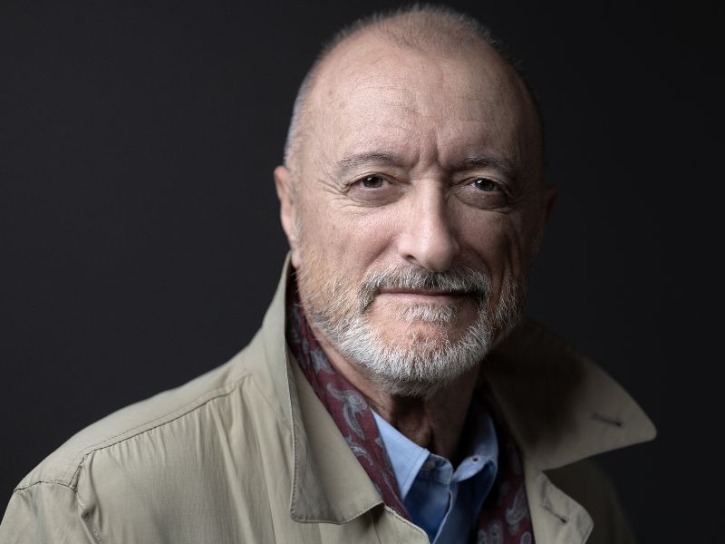 Retrato del escritor español Arturo Pérez-Reverte