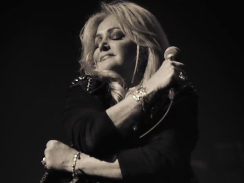 Cantante Bonnie Tyler en concierto