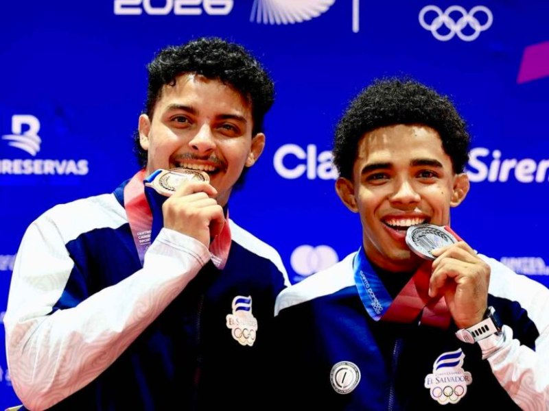 Integrantes de la delegación de El Salvador durante la intensa jornada en Santo Domingo 2026, donde el país sumó sus primeros podios en múltiples disciplinas. Foto EDH/Cortesía INDES