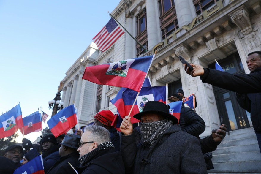 Decenas de miles de haitianos se enfrentan a la perspectiva de tener que dejar Estados Unidos por su cuenta o ser deportados, con el fin, este lunes, del estatus de protección especial