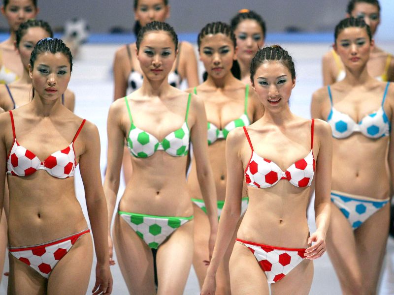 Grupo de modelos en la 14.ª Semana Internacional de la Moda de China en Pekín en 2006