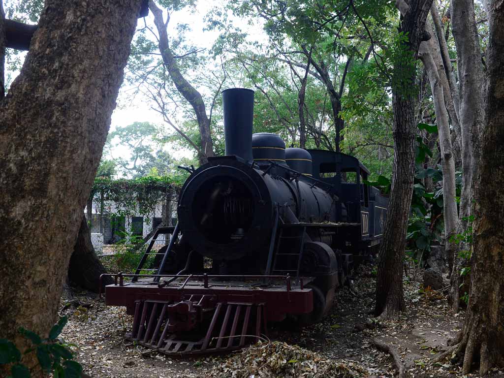 Estación del tren de Sonsonate donde descansa uno de los trenes que recorrieron los rieles.